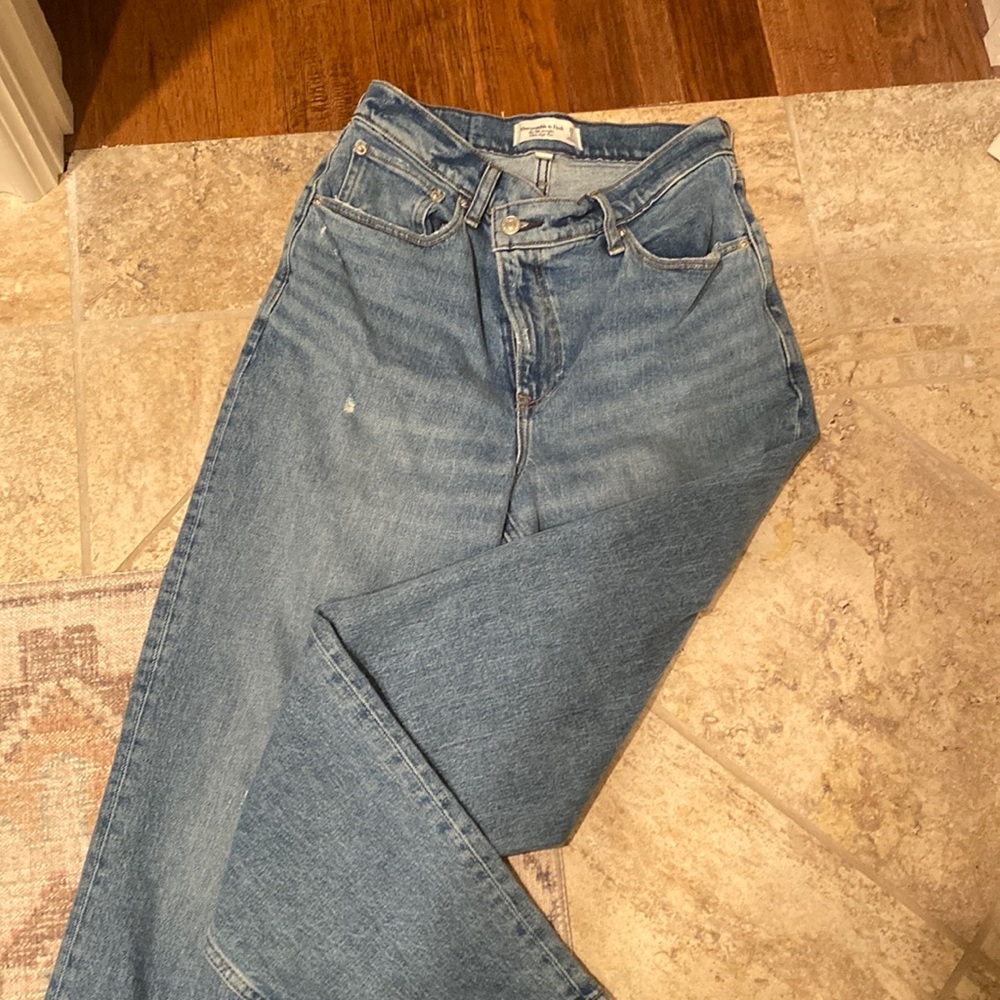 ABERCROMBIE CURVE LOVE